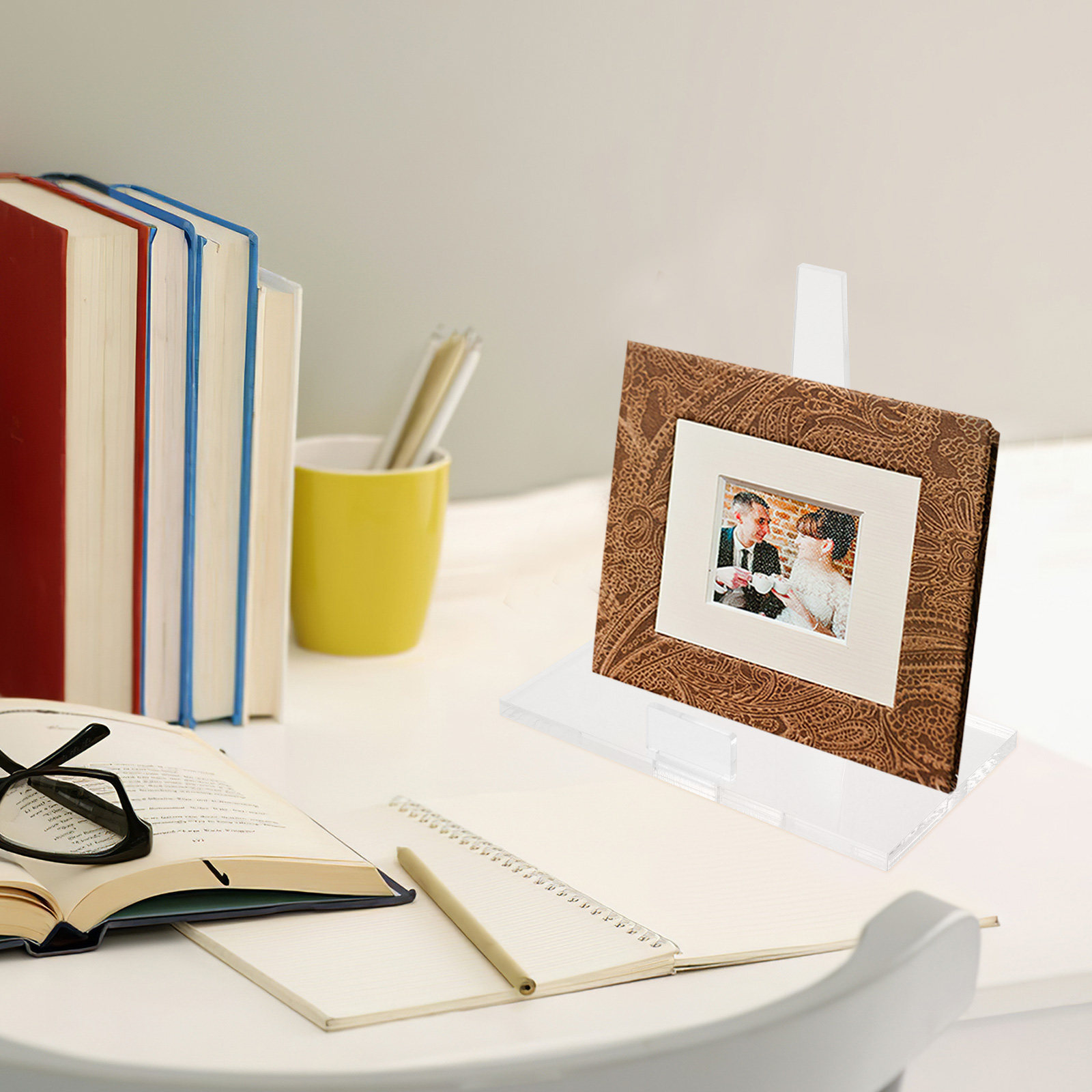 持ち運び可能な小型アクリル製写真立て。透明なディスプレイスタ - Clear Acrylic Book Stand Holder のレビューと価格